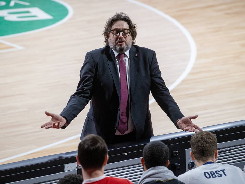 Neįsižaidė: D. Motiejūnas (su kamuoliu) per trejas rungtynes su „Olympiakos“ surinko iš viso 15 taškų