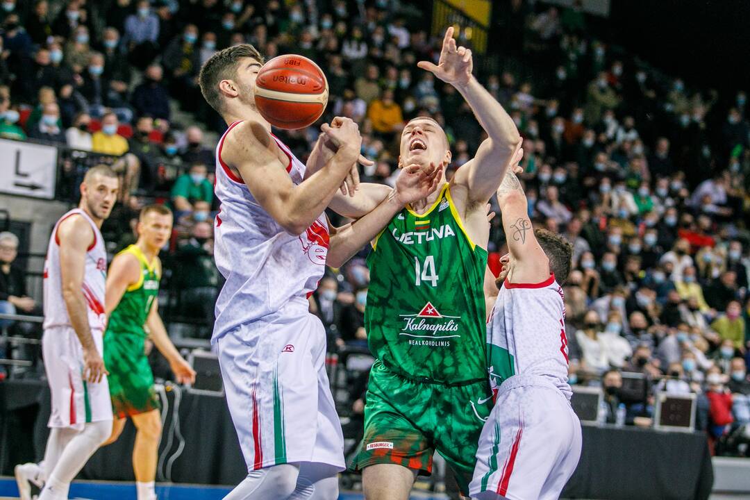 Tikimybė: pasikeitus „EuroBasket 2022“ dalyvių sudėčiai, Lietuvos vyrų krepšinio rinktinės kelyje gali būti naujų varžovų