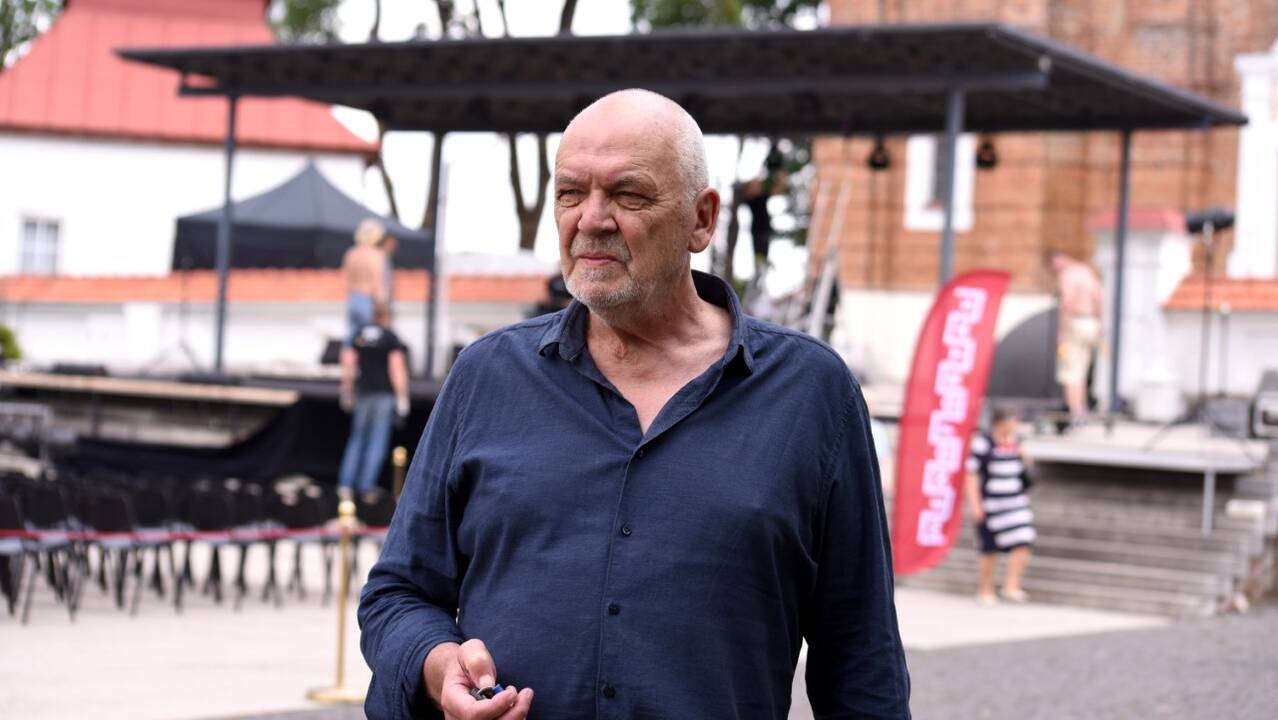 Istorija: kėdė Vičencos (Italija) teatro scenoje: 2012 m. E. Nekrošius prisėdo ant jos repetuojant Dantės „Dieviškąją komediją“.