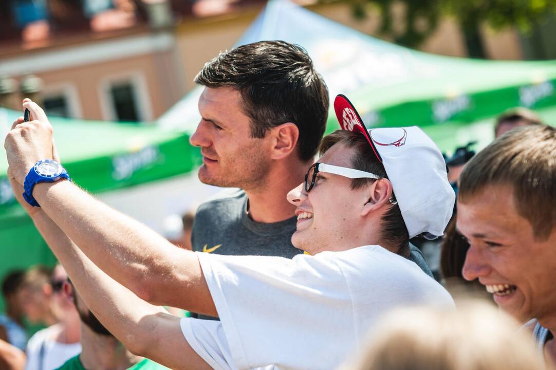 Gatvės krepšinis Rotušės aikštėje