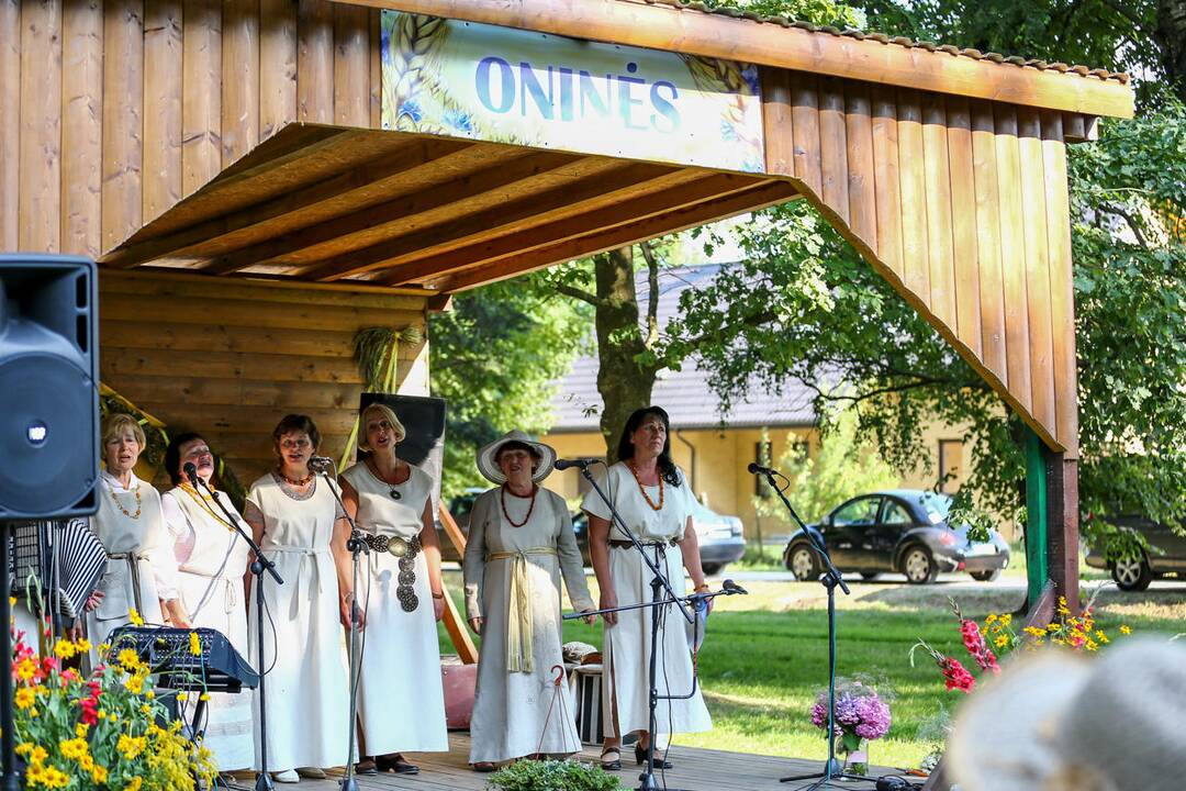 Naugardiškių parke pagerbtos Onos