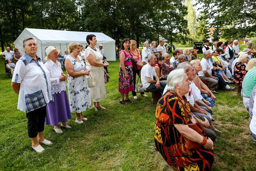 Naugardiškių parke pagerbtos Onos
