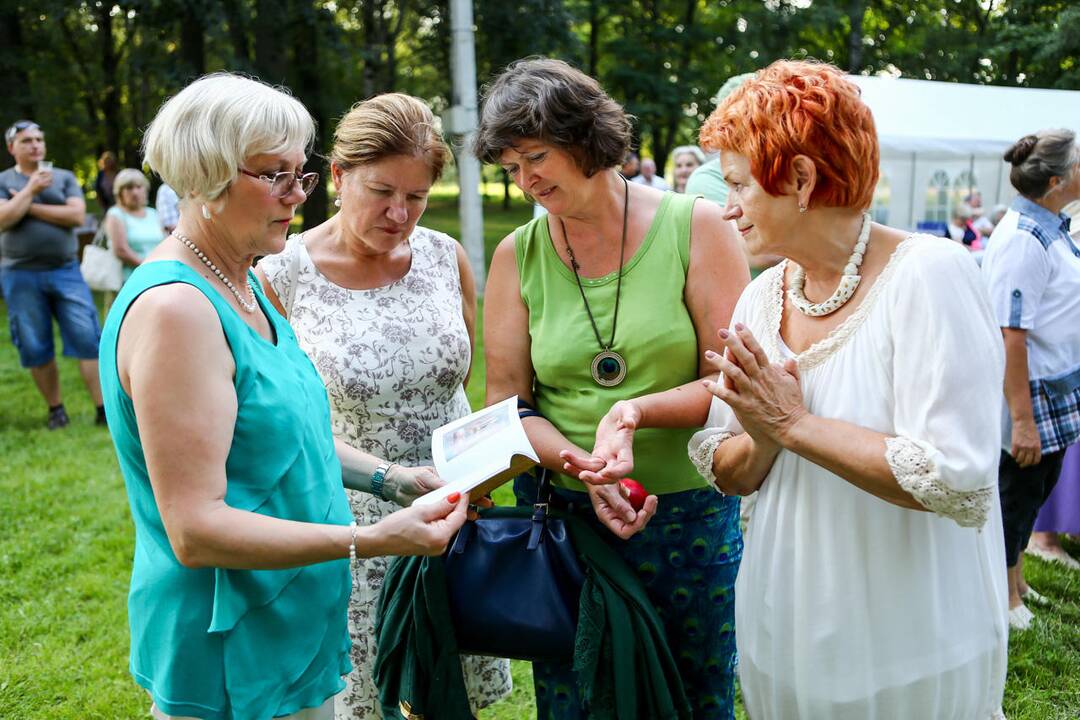 Naugardiškių parke pagerbtos Onos