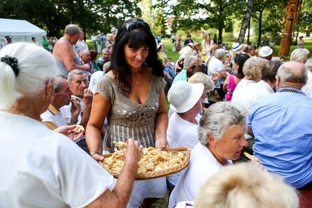 Naugardiškių parke pagerbtos Onos