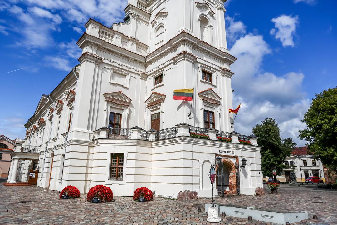 Įtrūko Kauno rotušės sienos