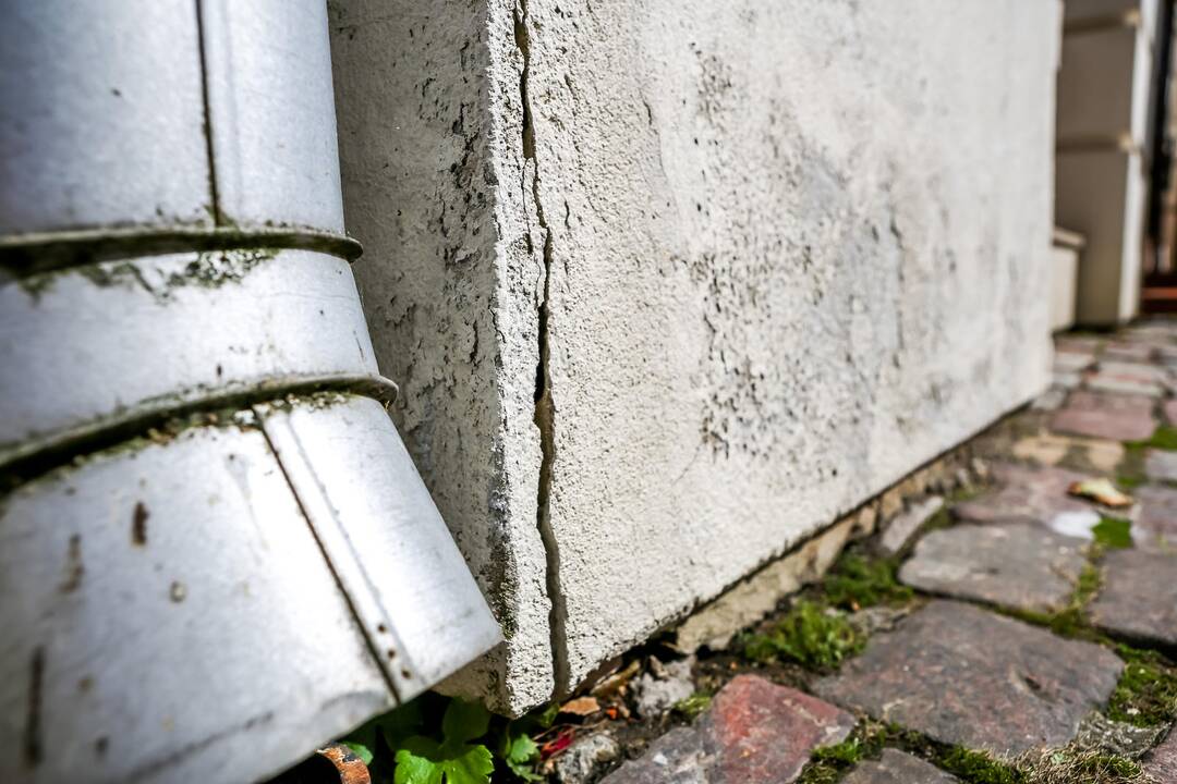Įtrūko Kauno rotušės sienos