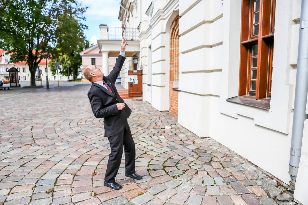 Įtrūko Kauno rotušės sienos