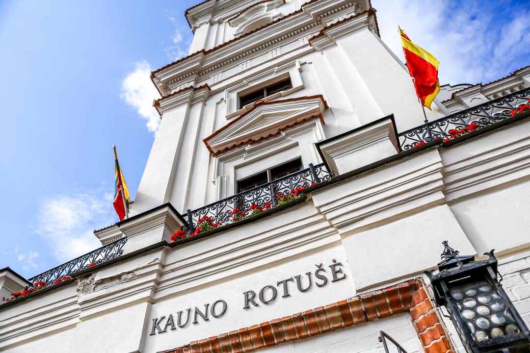Įtrūko Kauno rotušės sienos