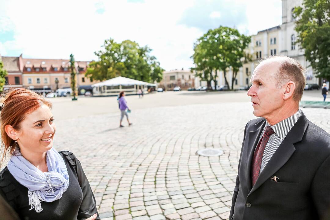 Įtrūko Kauno rotušės sienos