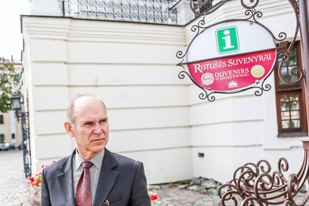 Įtrūko Kauno rotušės sienos