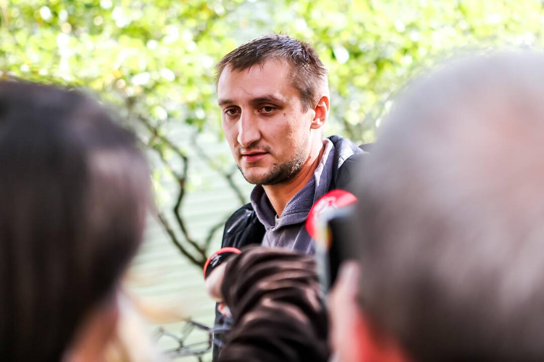 Žaliakalnyje supleškėjo mediniai sandėliai