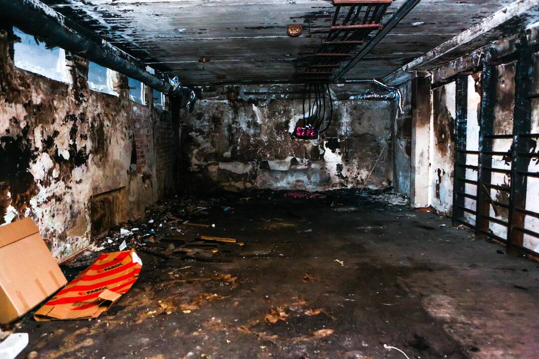 Griuvėsiai šalia "Girstučio"
