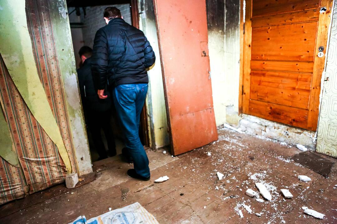 Griuvėsiai šalia "Girstučio"