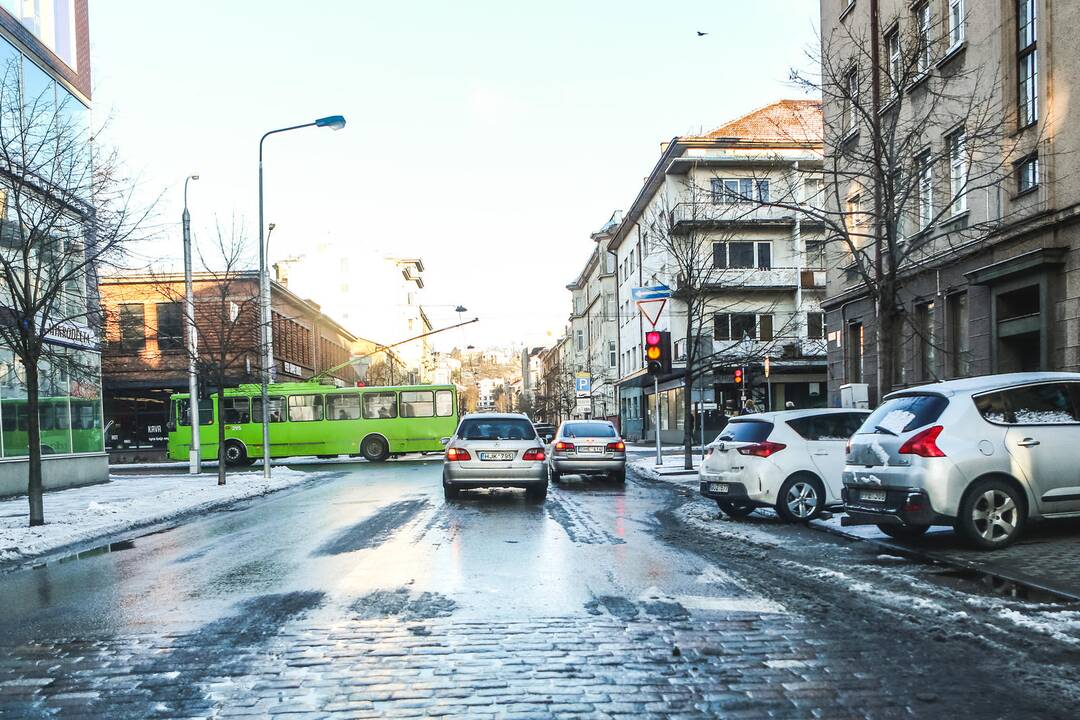Kauno gatvėse slidu
