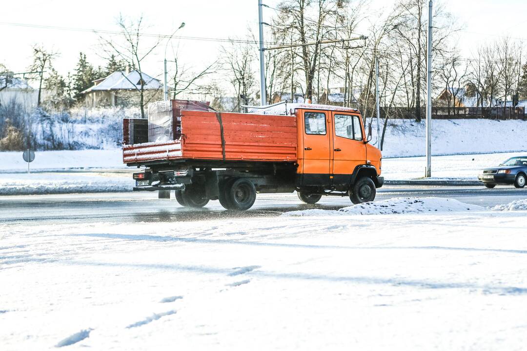Kauno gatvėse slidu