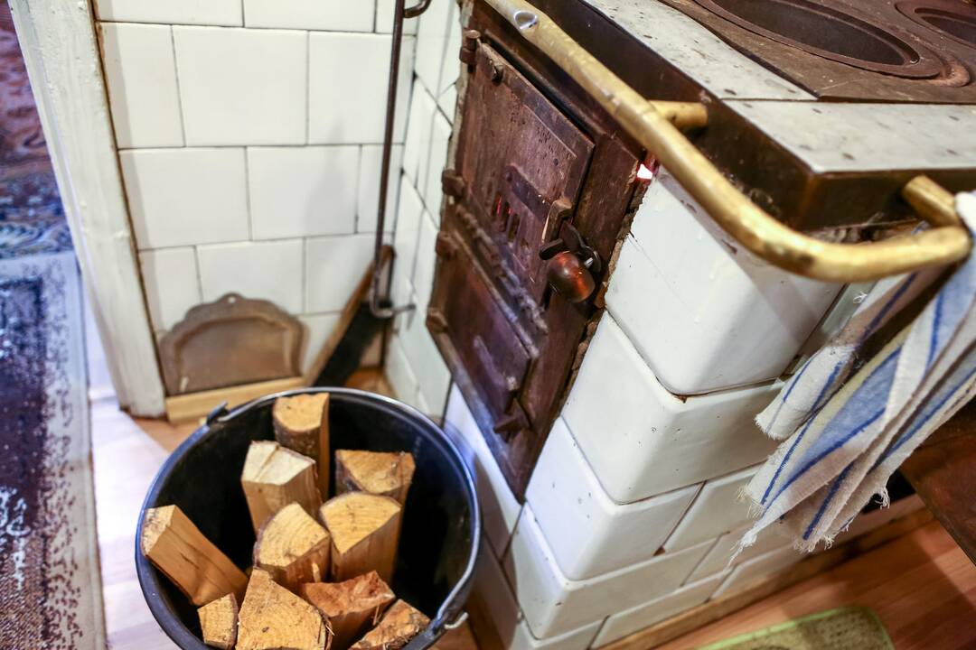 Ugniagesiai montavo dūmų jutiklius