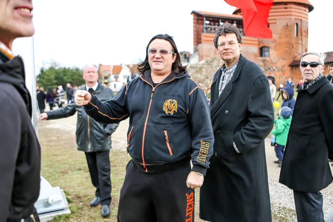 Istorinę Lietuvos valstybės vėliavą iškėlė kauniečiai