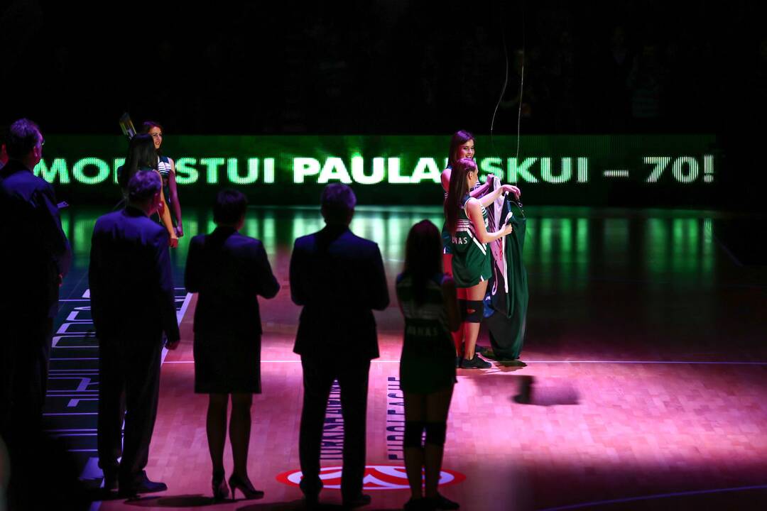 „Žalgiris“ į arenos palubes iškėlė M. Paulausko marškinėlius