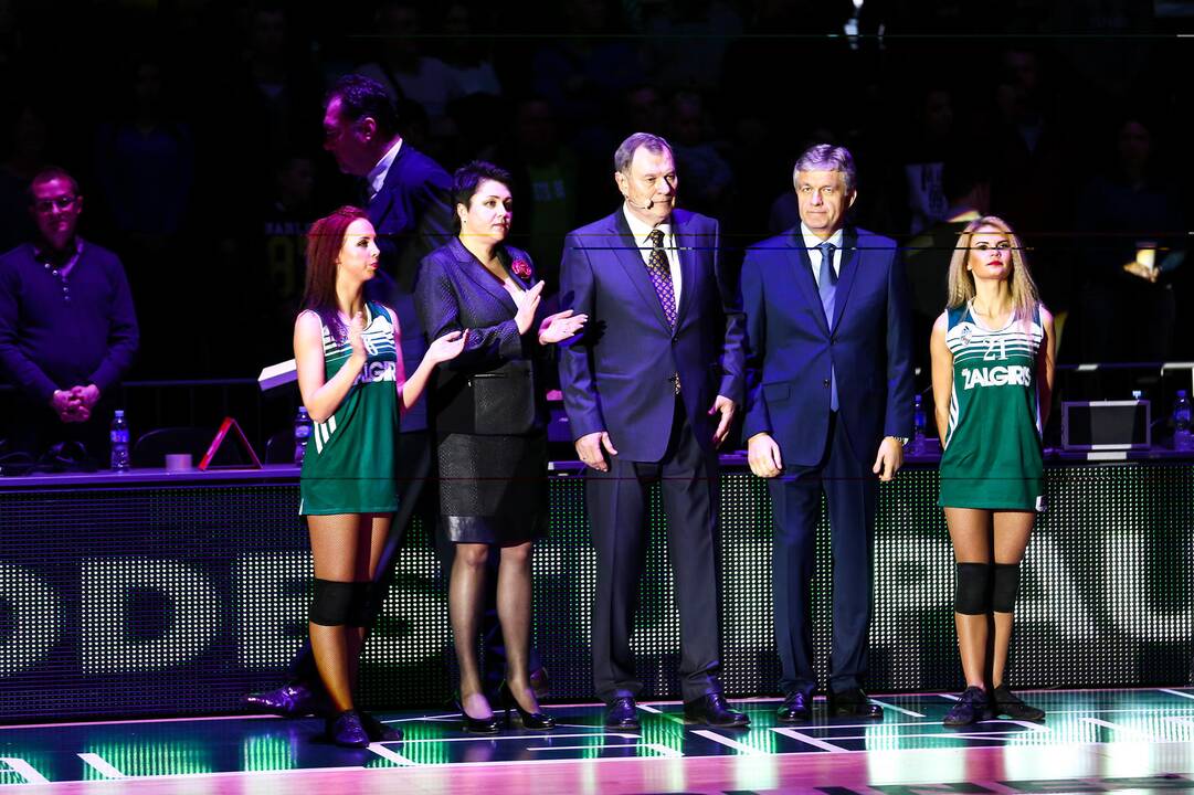 „Žalgiris“ į arenos palubes iškėlė M. Paulausko marškinėlius