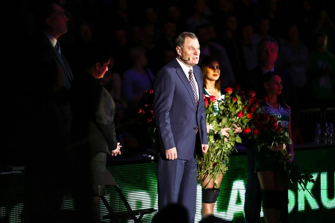„Žalgiris“ į arenos palubes iškėlė M. Paulausko marškinėlius
