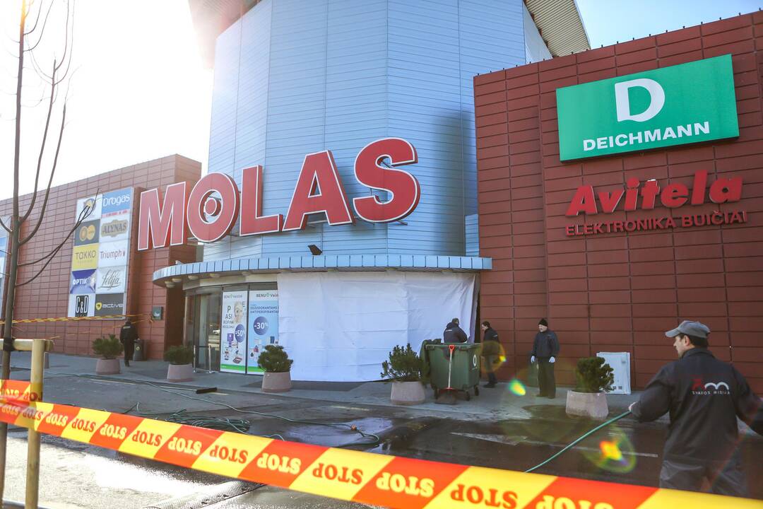 Iš prekybos centro pagrobtas bankomatas