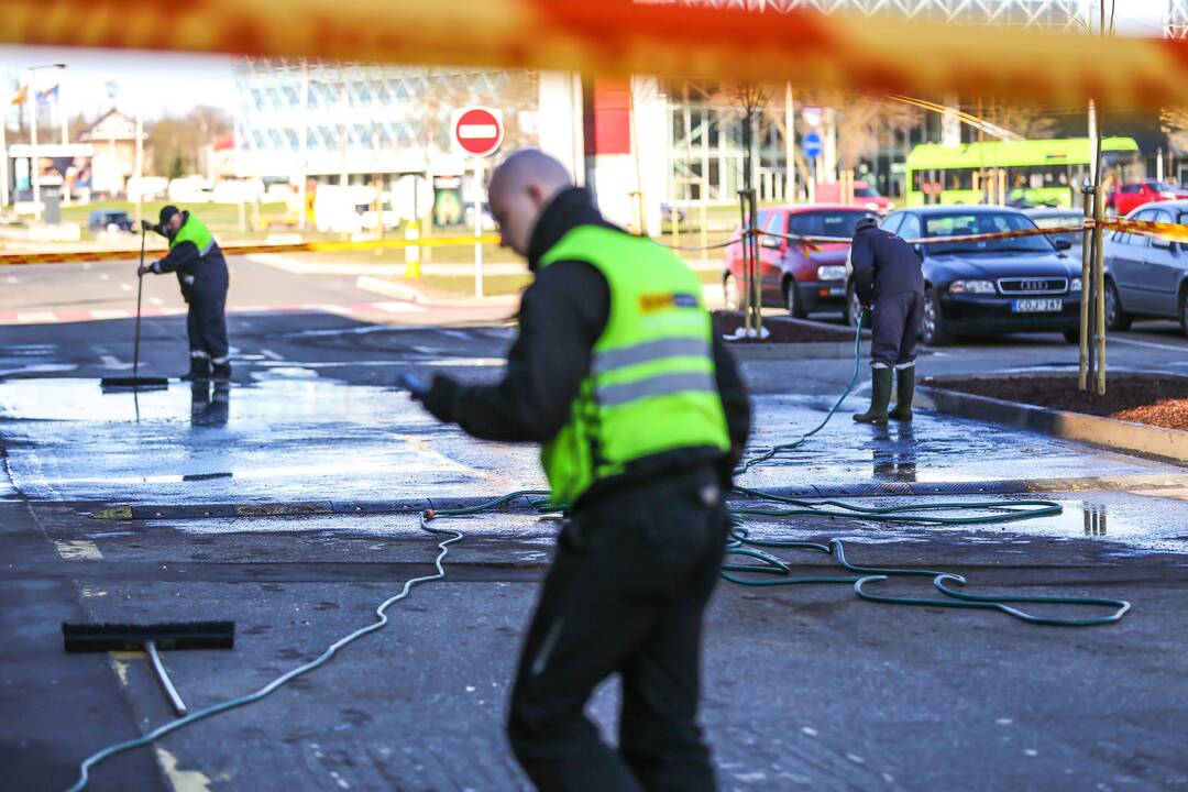 Iš prekybos centro pagrobtas bankomatas