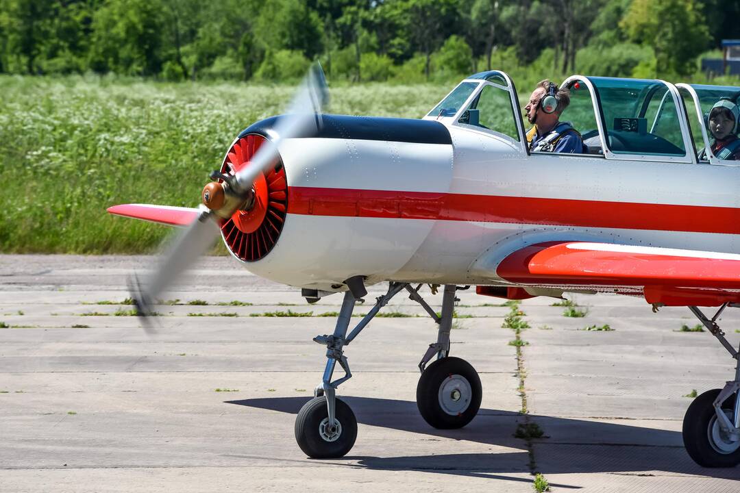 S. Dariaus ir S. Girėno aerodrome skraido akrobatiniai lėktuvai
