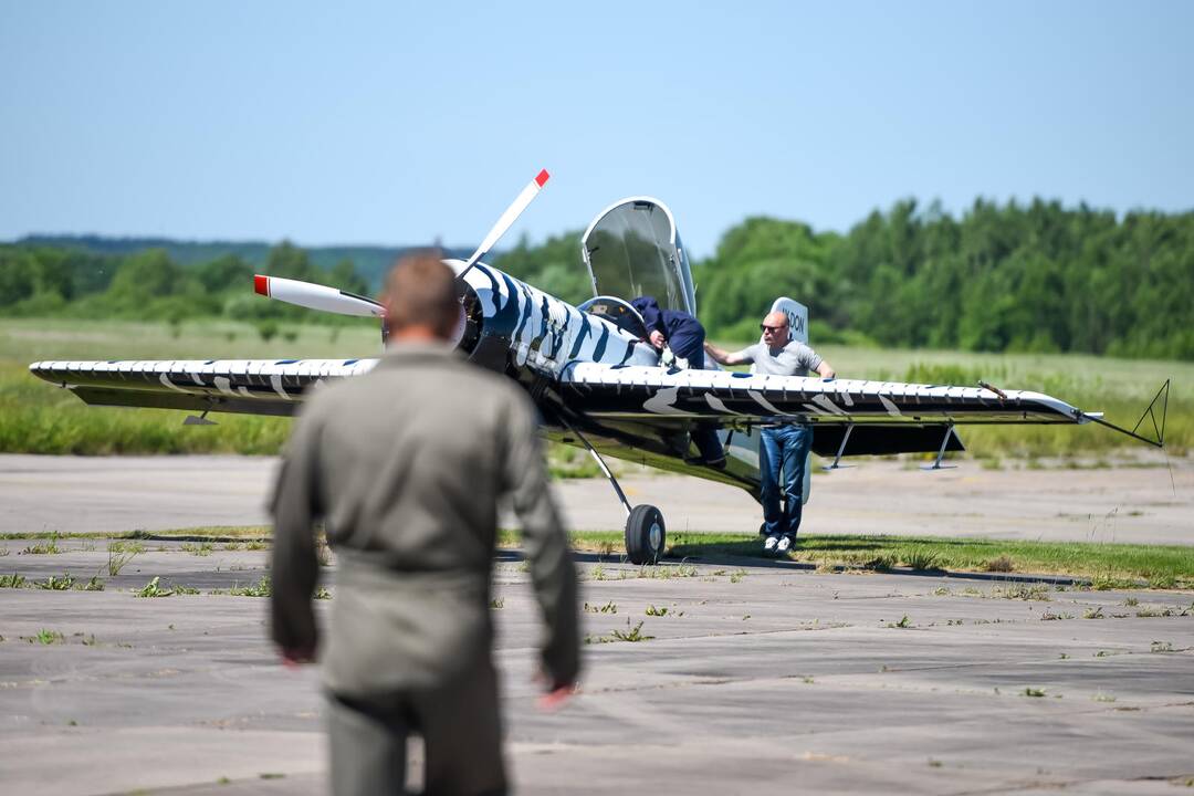 S. Dariaus ir S. Girėno aerodrome skraido akrobatiniai lėktuvai