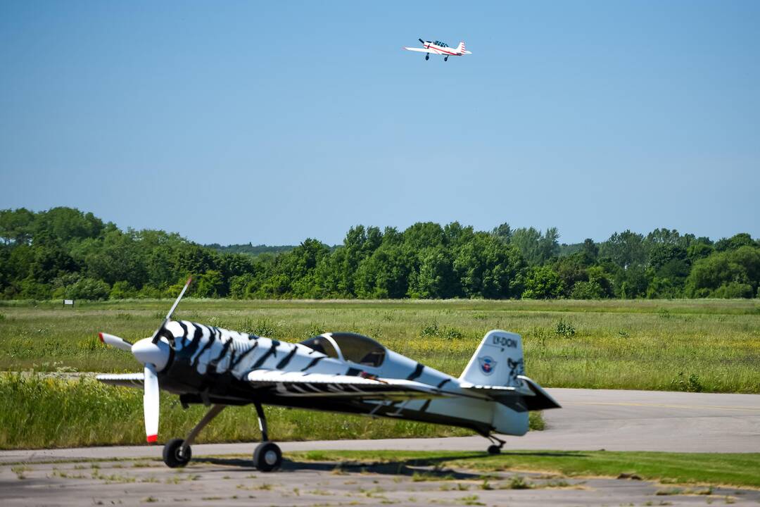 S. Dariaus ir S. Girėno aerodrome skraido akrobatiniai lėktuvai