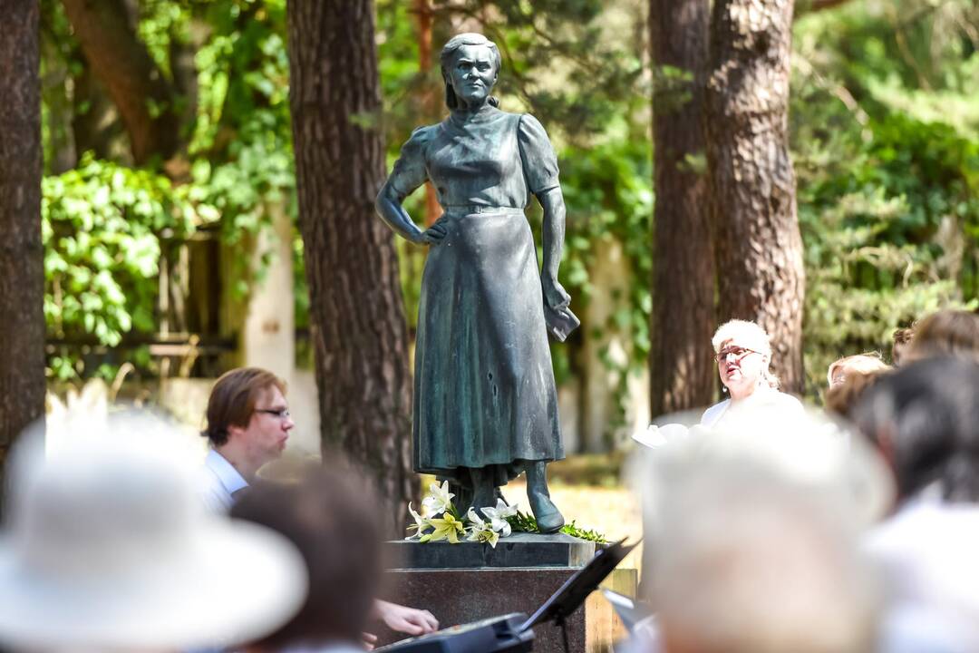 S. Nėries 70-ųjų mirties metinių minėjimas