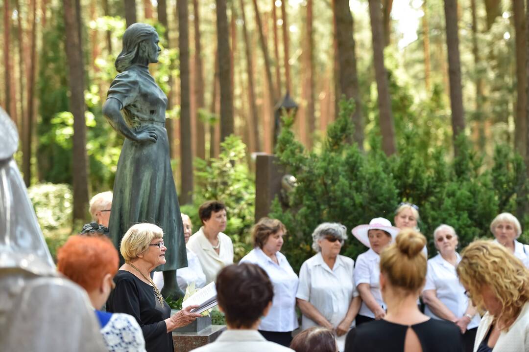 S. Nėries 70-ųjų mirties metinių minėjimas