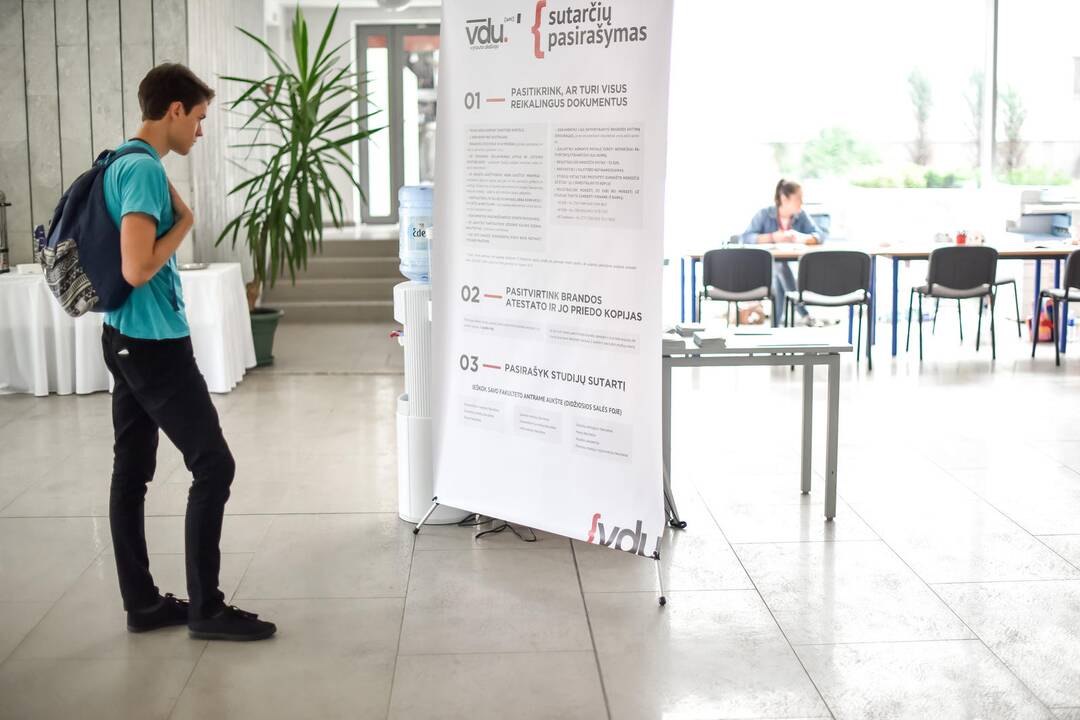Studijų sutarčių pasirašymas VDU ir KTU
