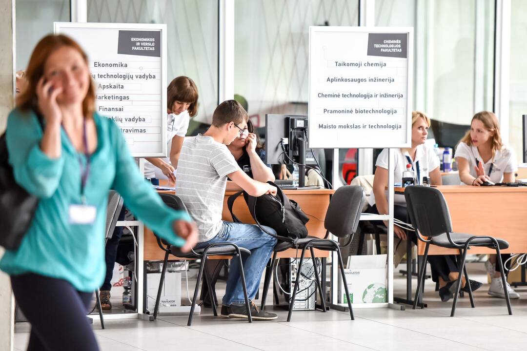 Studijų sutarčių pasirašymas VDU ir KTU