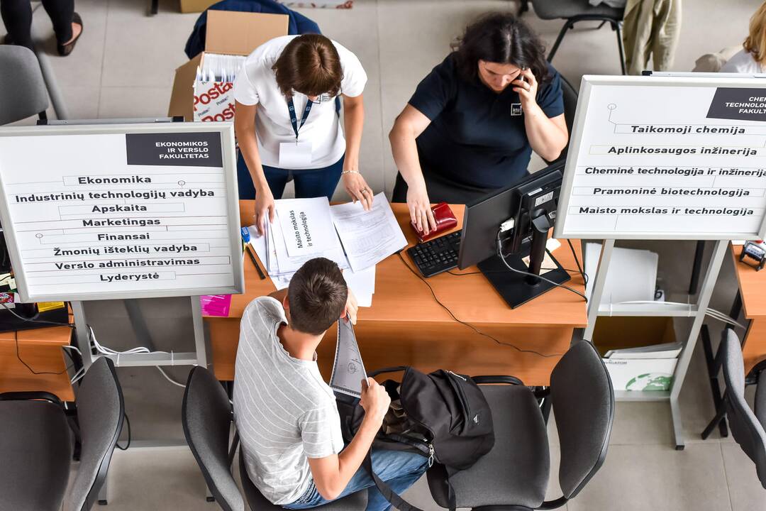Studijų sutarčių pasirašymas VDU ir KTU