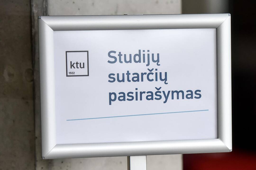 Studijų sutarčių pasirašymas VDU ir KTU