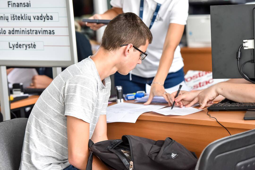 Studijų sutarčių pasirašymas VDU ir KTU