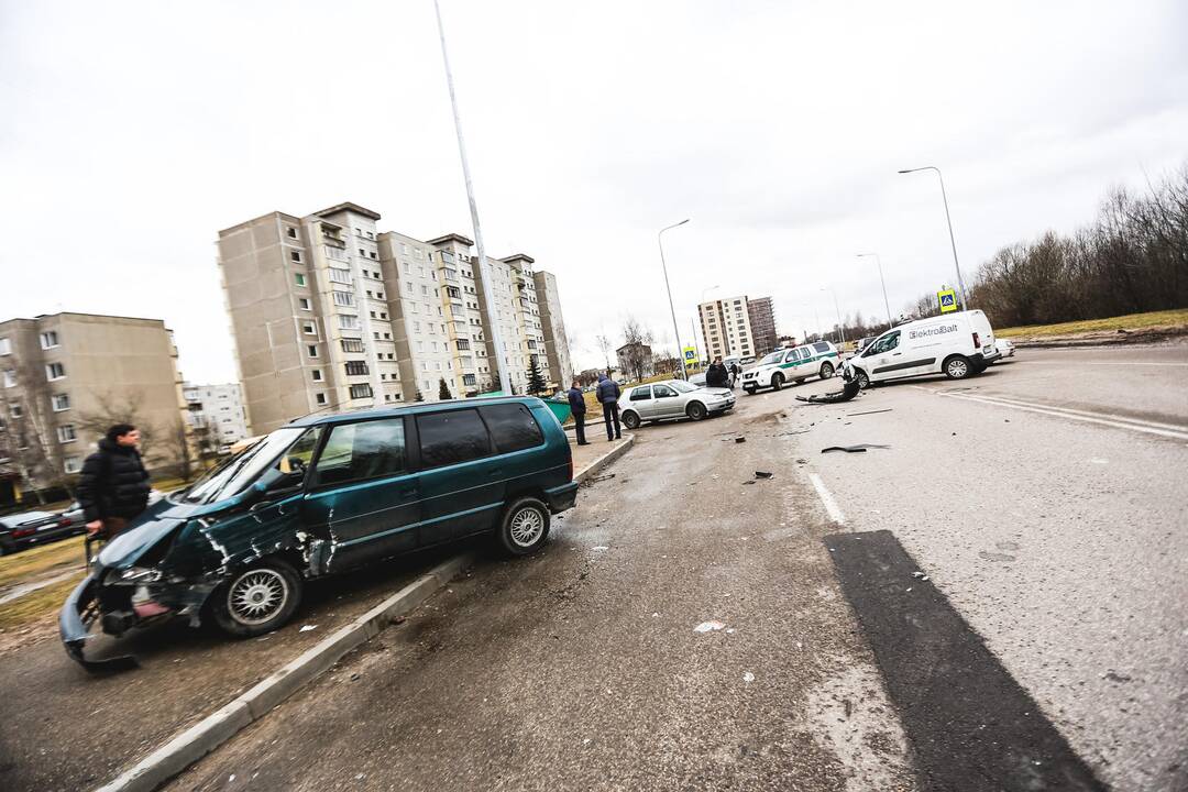 Avarija Baltų prospekte Kaune
