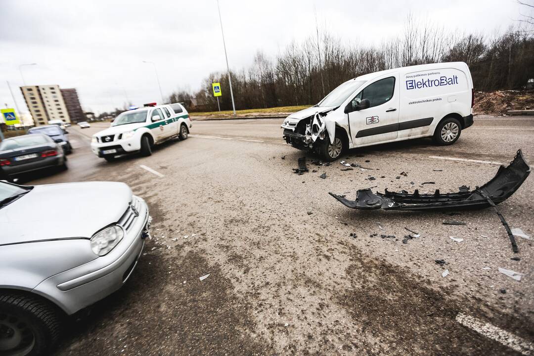 Avarija Baltų prospekte Kaune