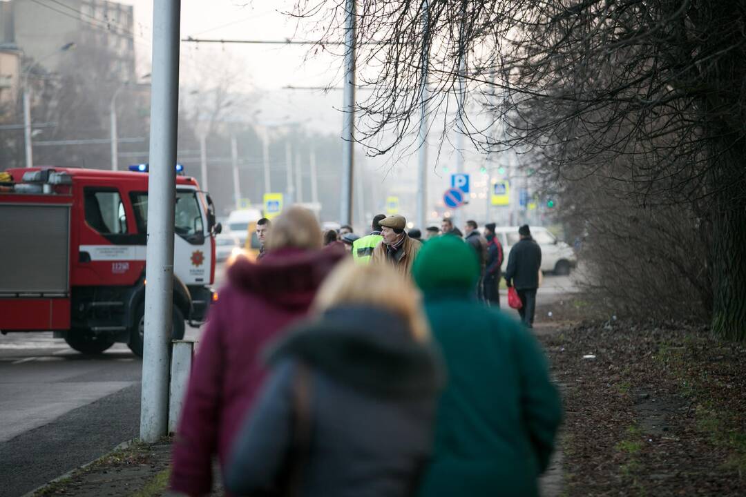 Kaune antradienio rytą susidūrė du automobiliai