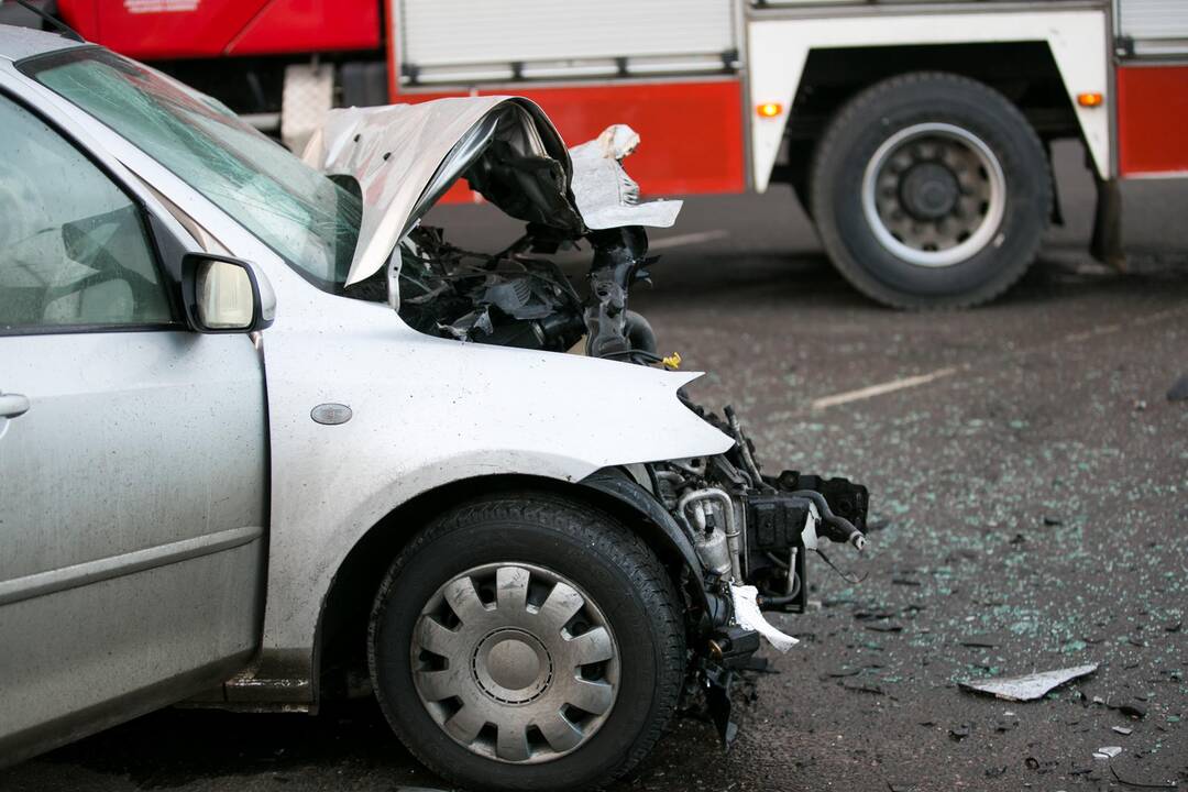 Kaune antradienio rytą susidūrė du automobiliai