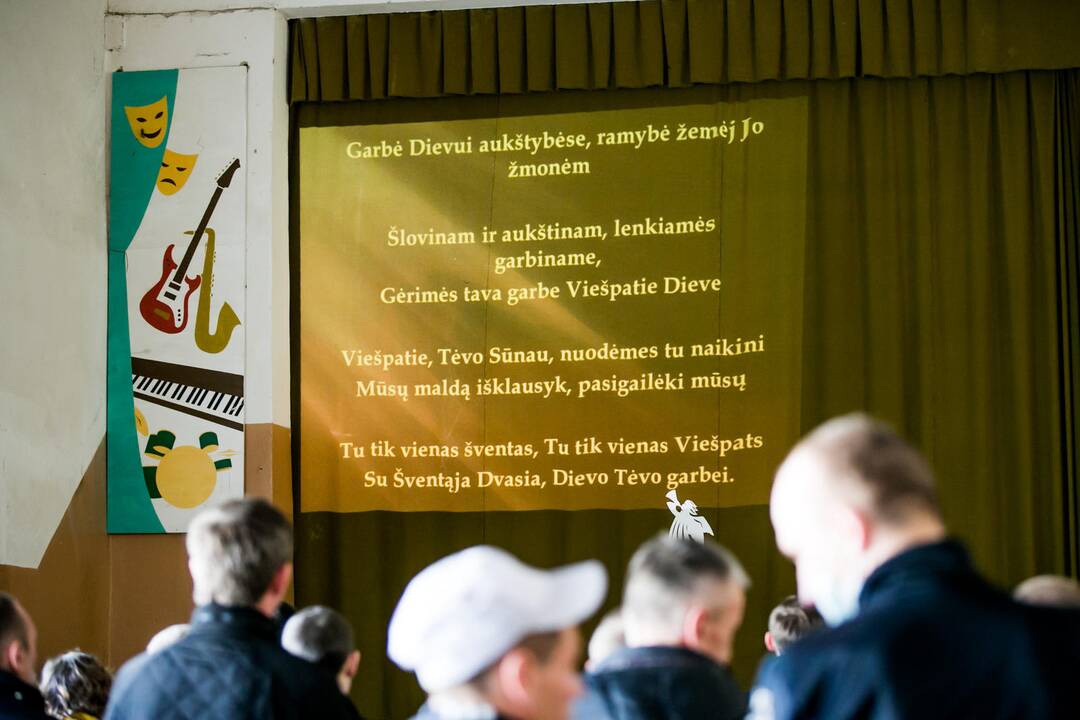 Kauno vyskupas plovė kaliniams kojas