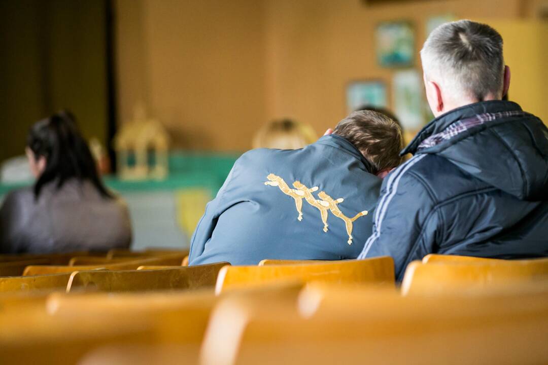 Kauno vyskupas plovė kaliniams kojas