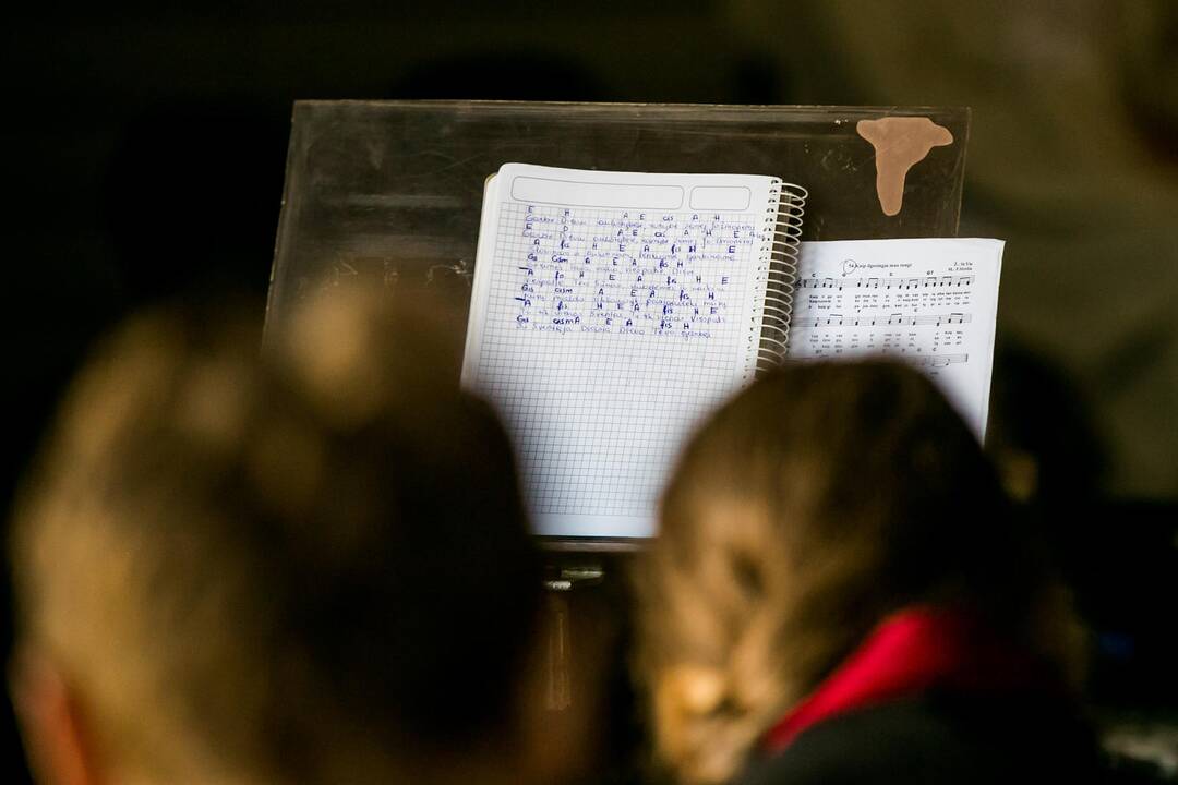Kauno vyskupas plovė kaliniams kojas