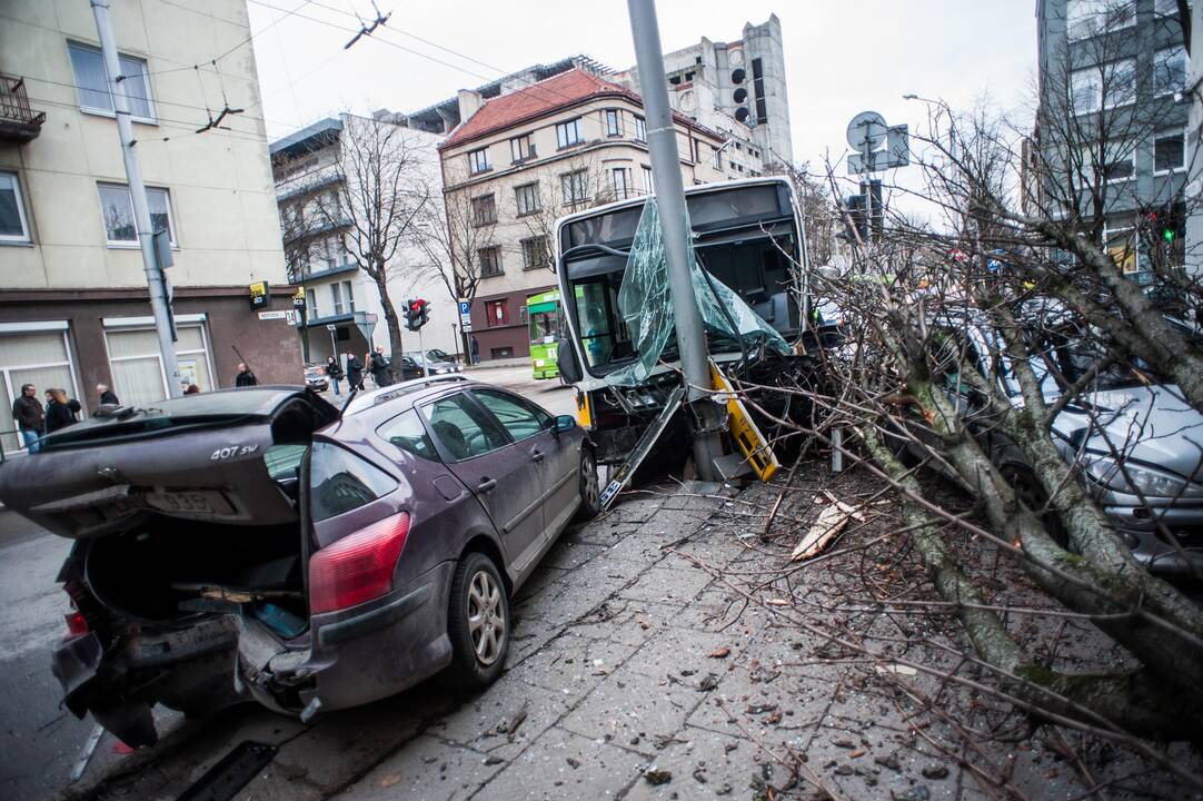 Avarija Kęstučio ir Mickevičiaus gatvių sankryžoje