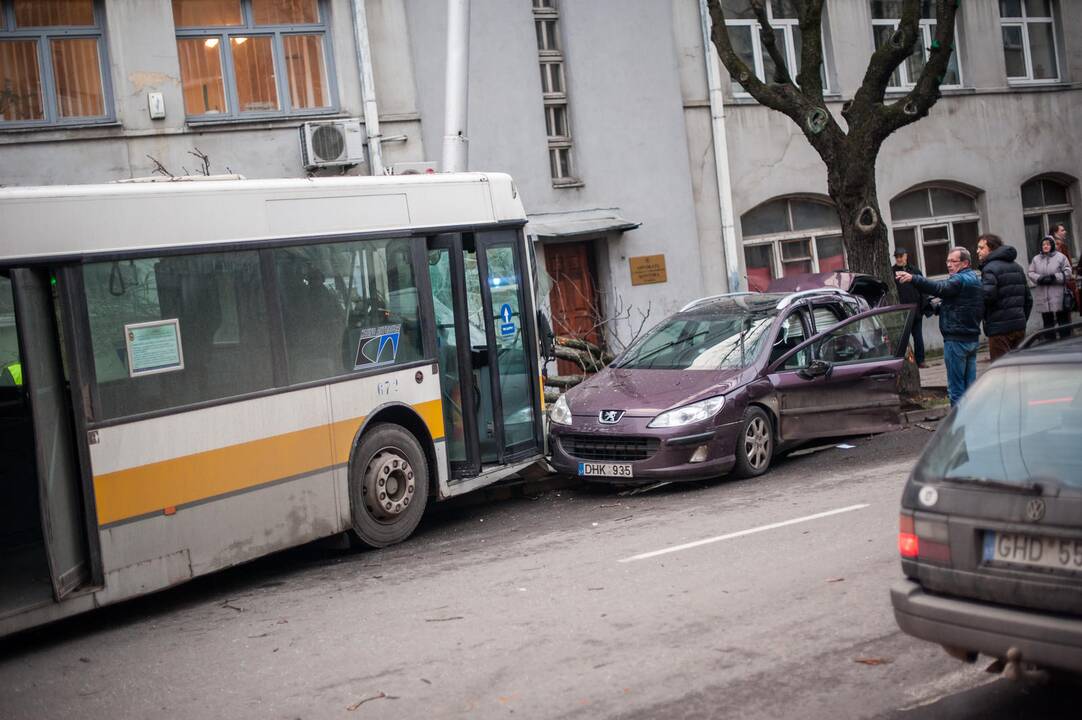 Avarija Kęstučio ir Mickevičiaus gatvių sankryžoje