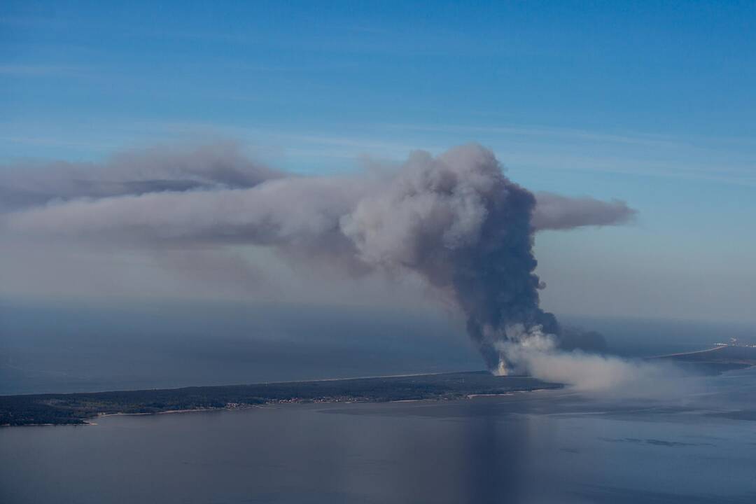 Ugnis negailestingai niokoja Kuršių neriją (unikalios foto)