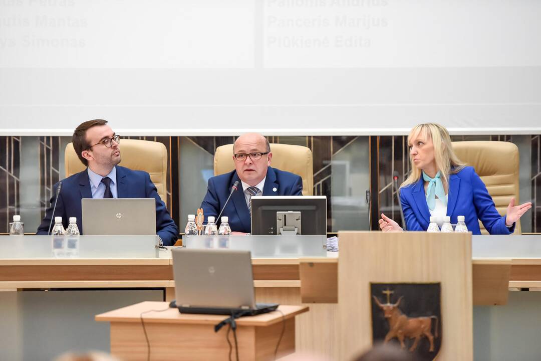 Tarybos posėdis 2015-04-30