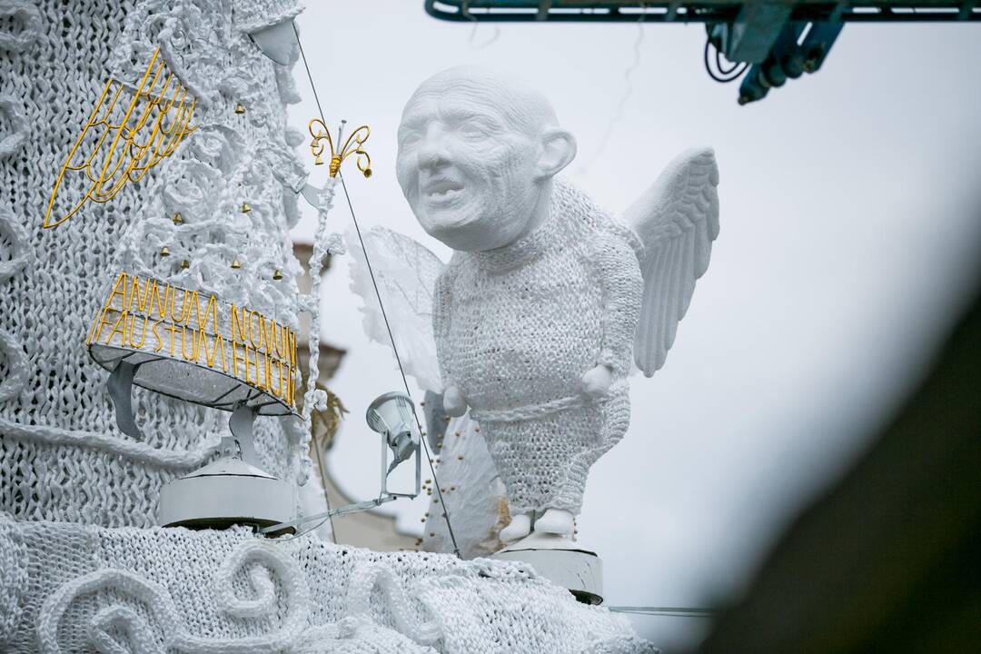 Kauno eglė papuošta angelais
