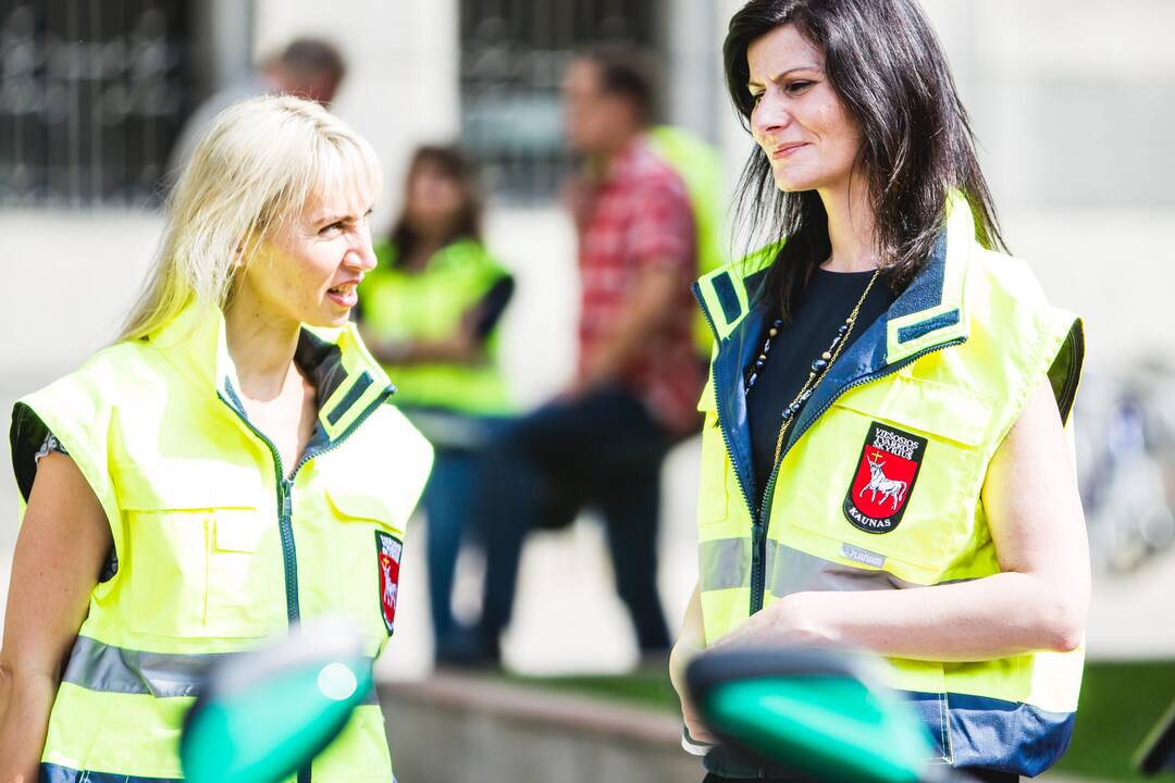 Savivaldybė perdavė motorolerius policijai