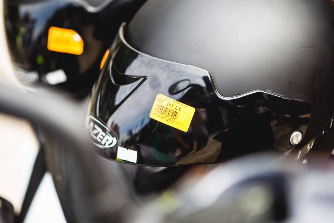 Savivaldybė perdavė motorolerius policijai